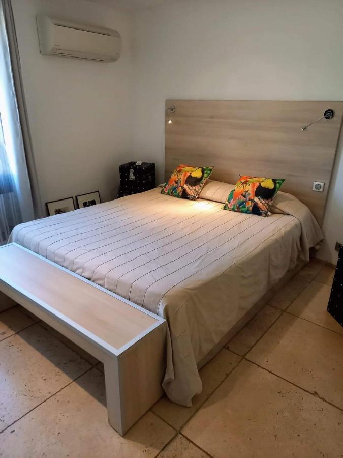 Les Chambres Du Vieux Bistrot Cabrières-dʼAvignon Exteriör bild