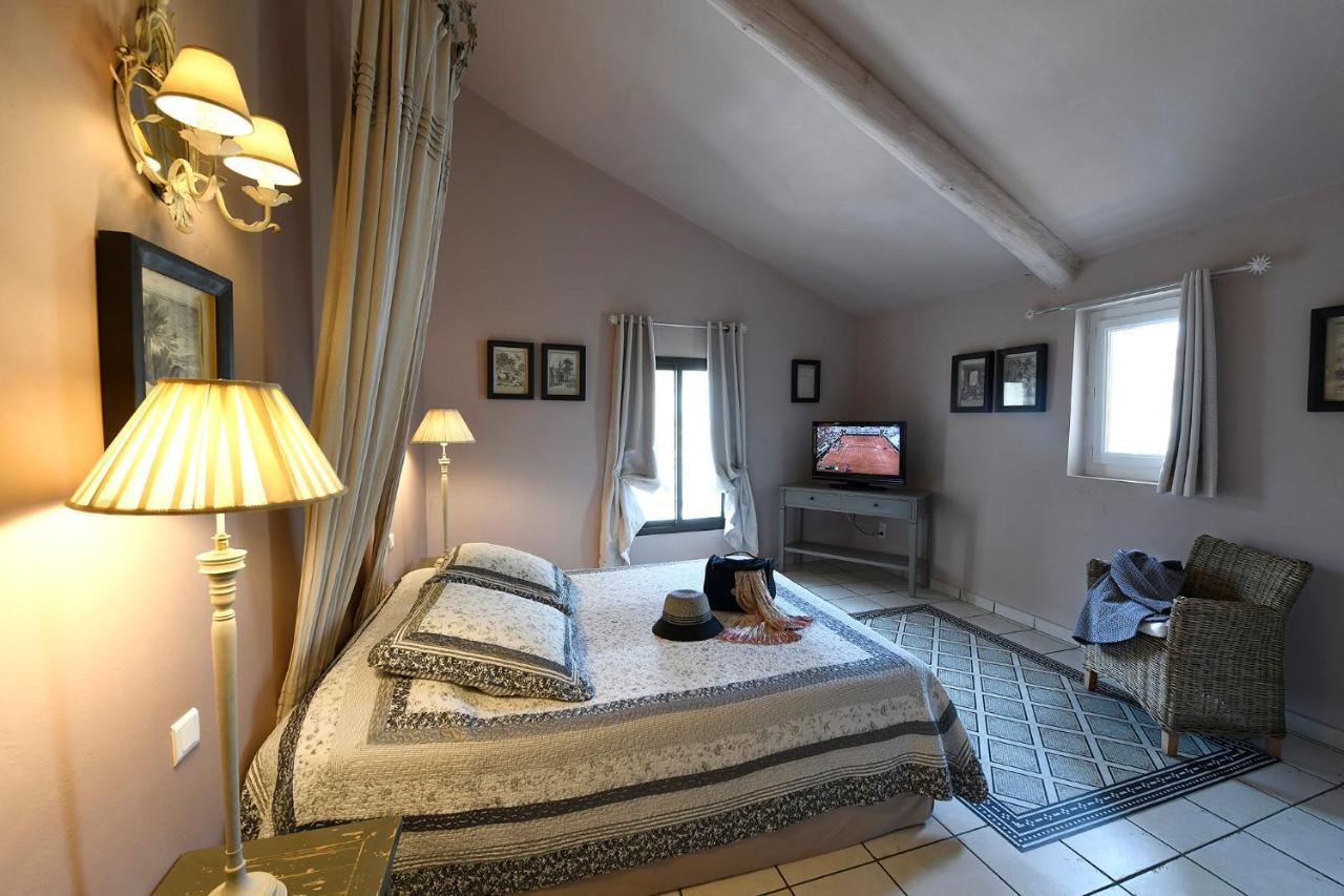 Les Chambres Du Vieux Bistrot Cabrières-dʼAvignon Exteriör bild