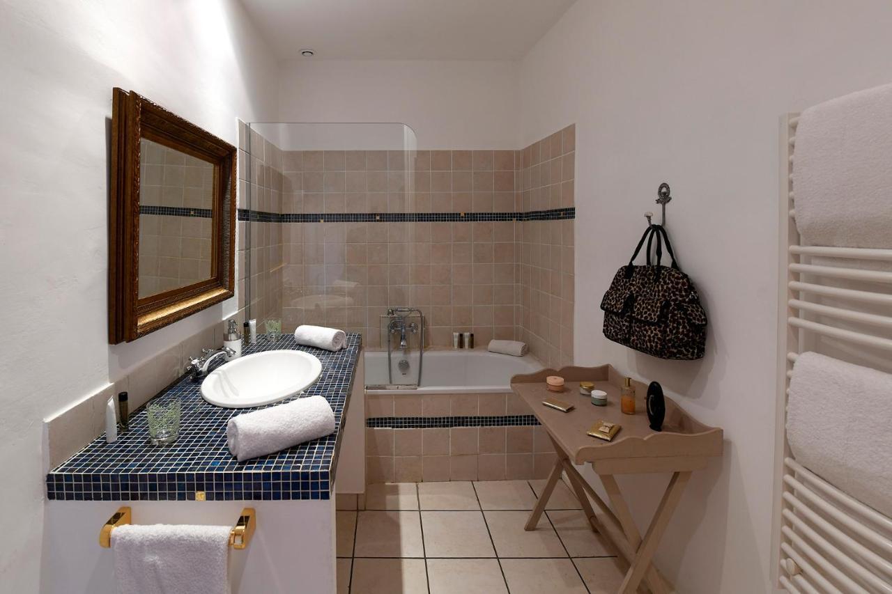 Les Chambres Du Vieux Bistrot Cabrières-dʼAvignon Exteriör bild